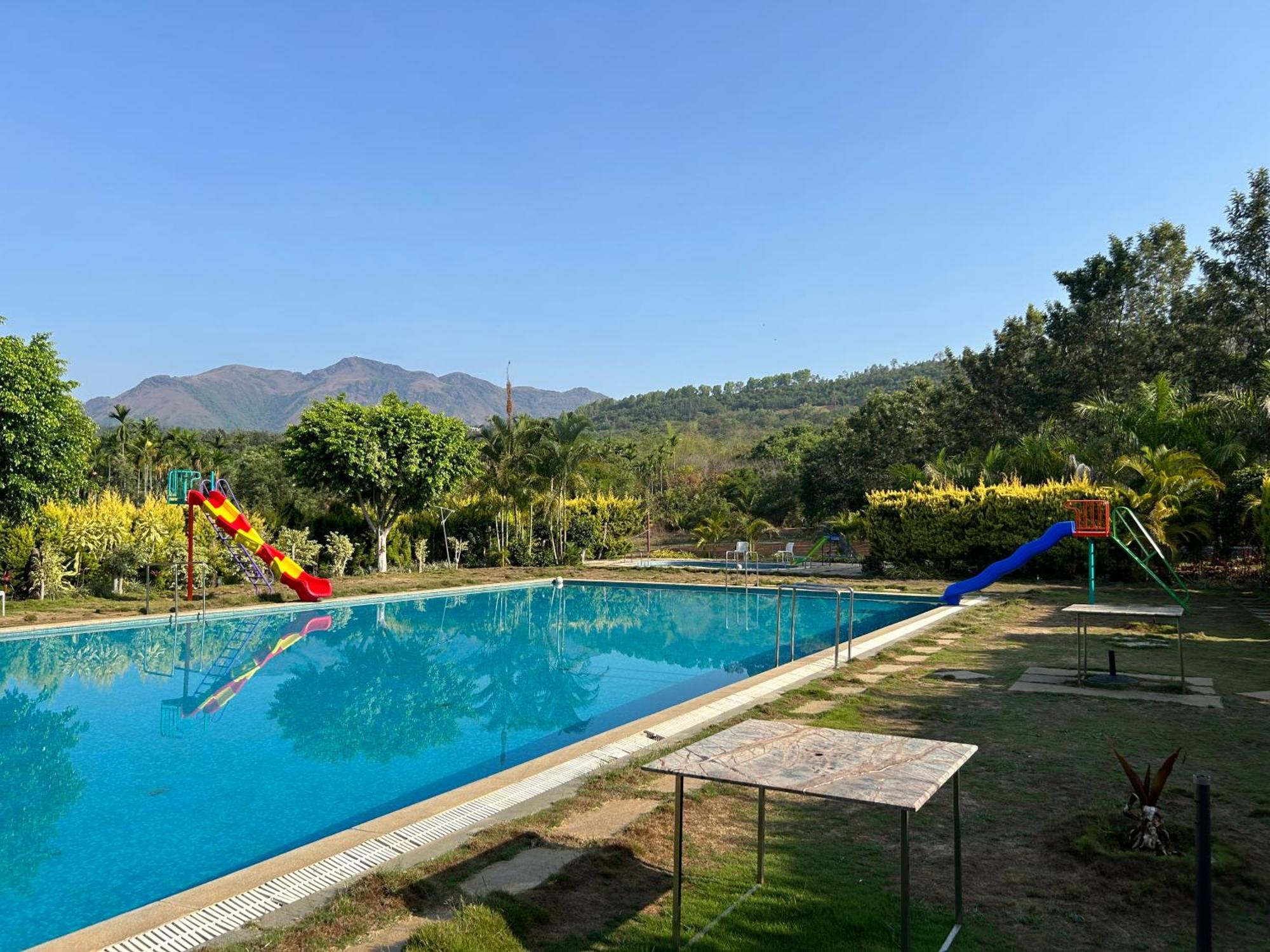 7 Heaven Villas & Resorts จิกมากาลูร์ ภายนอก รูปภาพ